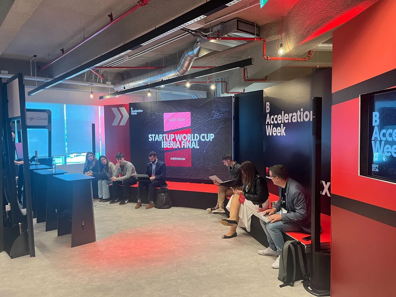 Foqum destaca en la b acceleration week y en la final del startup world cup 6 Representantes de las empresas seleccionadas